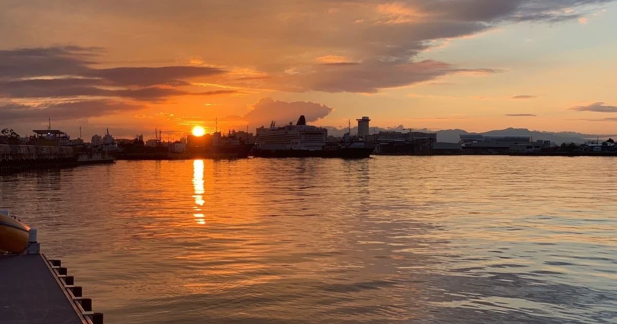 Sunset Bay Cruise with La Paseadora Bay Tours in San Juan