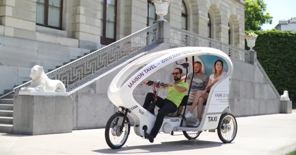 Romantic TaxiBike Tour in Geneve: Champagne, Roses & Lake Geneva Vistas