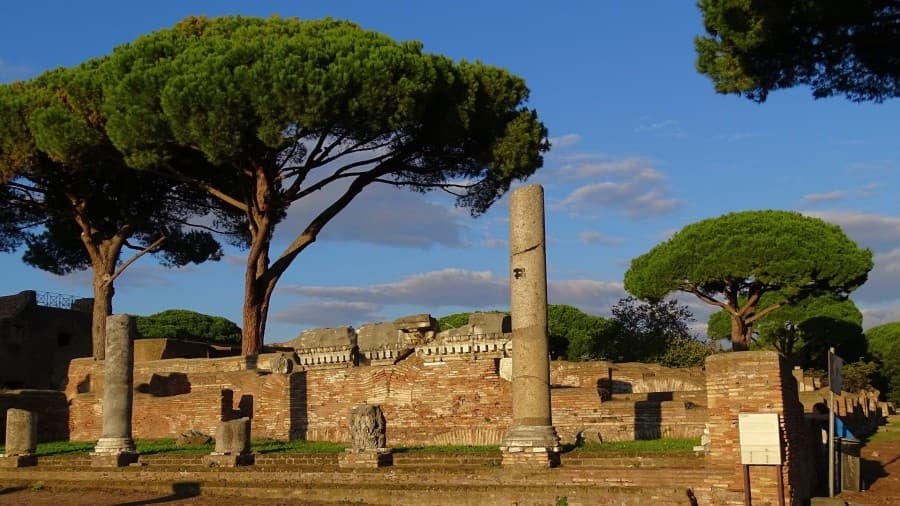 Ancient Roman Ruins Tour with Discovery Guided Tours