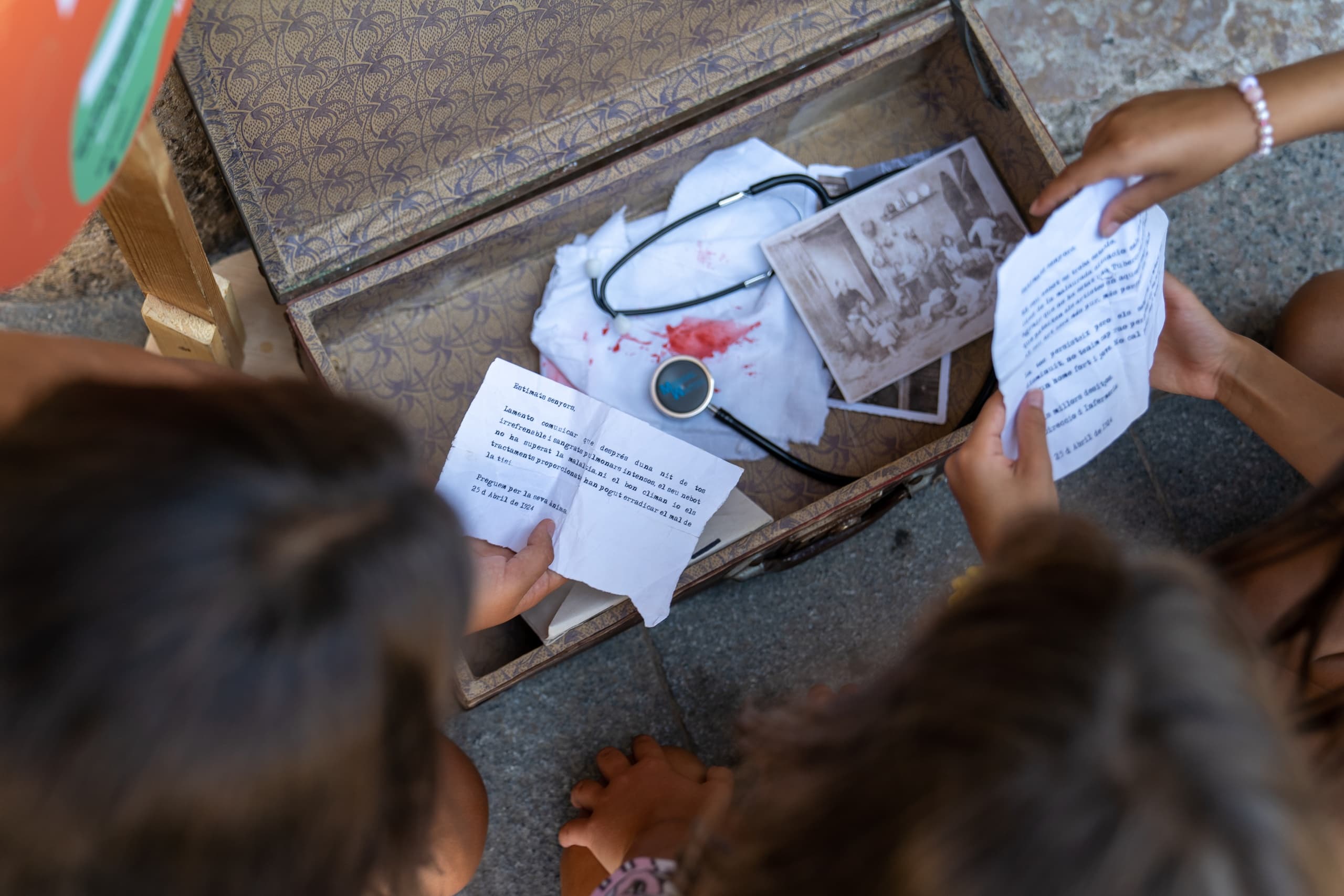 Family Modernisme Scavenger Hunt in Reus: Interactive Modernist Walking Tour photo 2