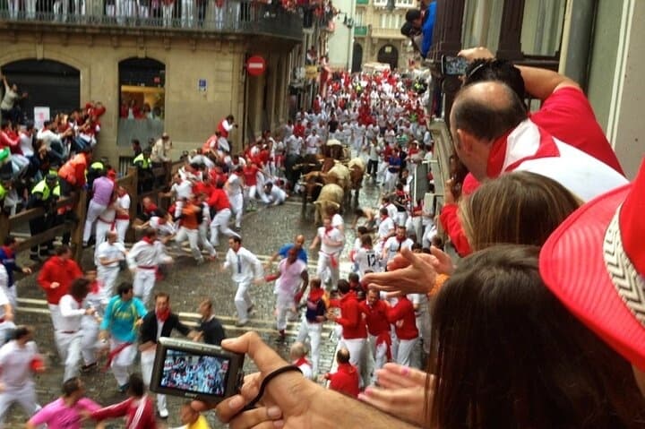 Front-Row at San Fermín: Balcony Breakfast & Running of the Bulls in Pamplona
