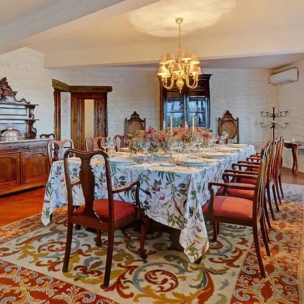 Convertible Shuttle and Four-Course Wine Pairing at Quinta das Carvalhas