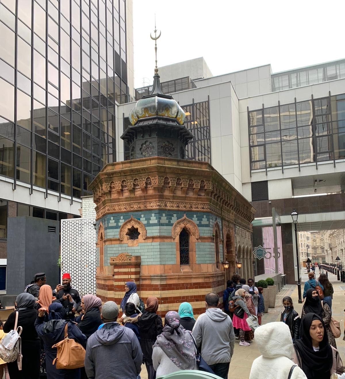 London City Tour by Halal Tourism Britain: Discover the Square Mile's Heritage