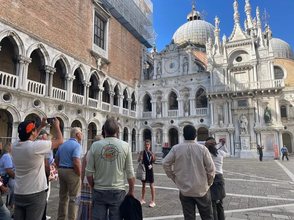 Skip-the-Line Doge's Palace Guided Tour + Optional Gondola Ride in Venice