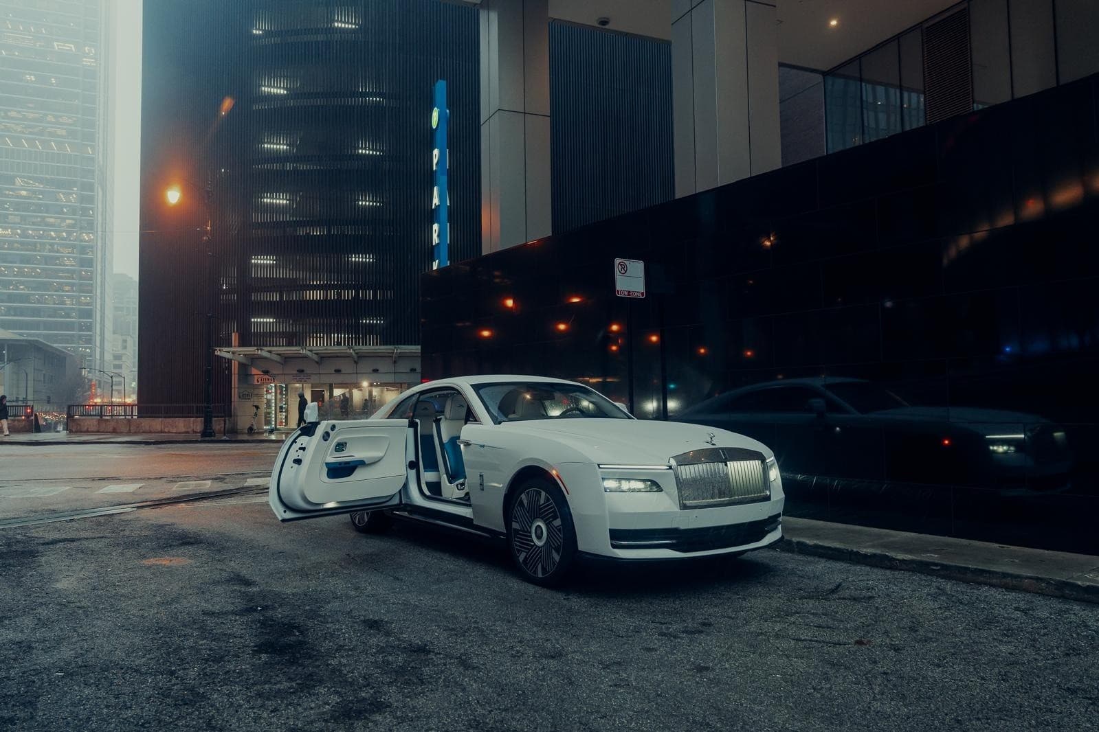 Rolls-Royce Spectre Primavera Edition: Electric luxury drives Chicago's shoreline