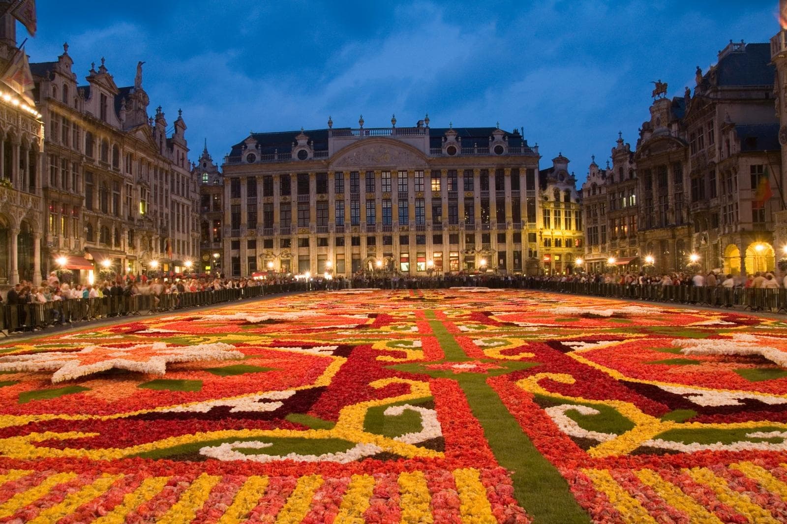 Brussels Essentials: Grand-Place, Manneken Pis & Sacré-Cœur Walking Tour