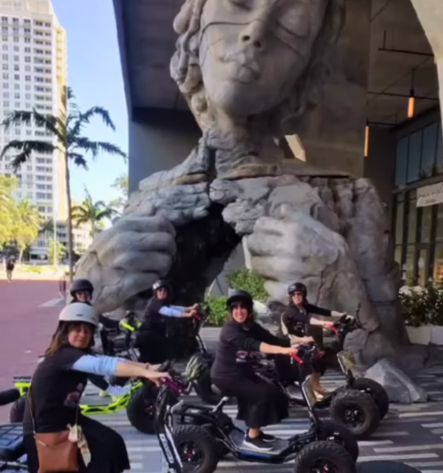 45-Min EZ Raider Intro Ride: Fort Lauderdale Riverwalk & Las Olas Electric Tour photo 3
