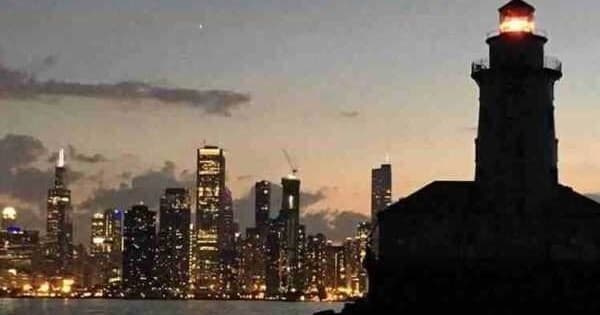 Sunset Cruises Aboard Chicago Sailboat & Yacht Charters