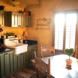 Western Star Cabin: Rustic Texas Getaway Near Brenham's Rolling Prairies photo 3