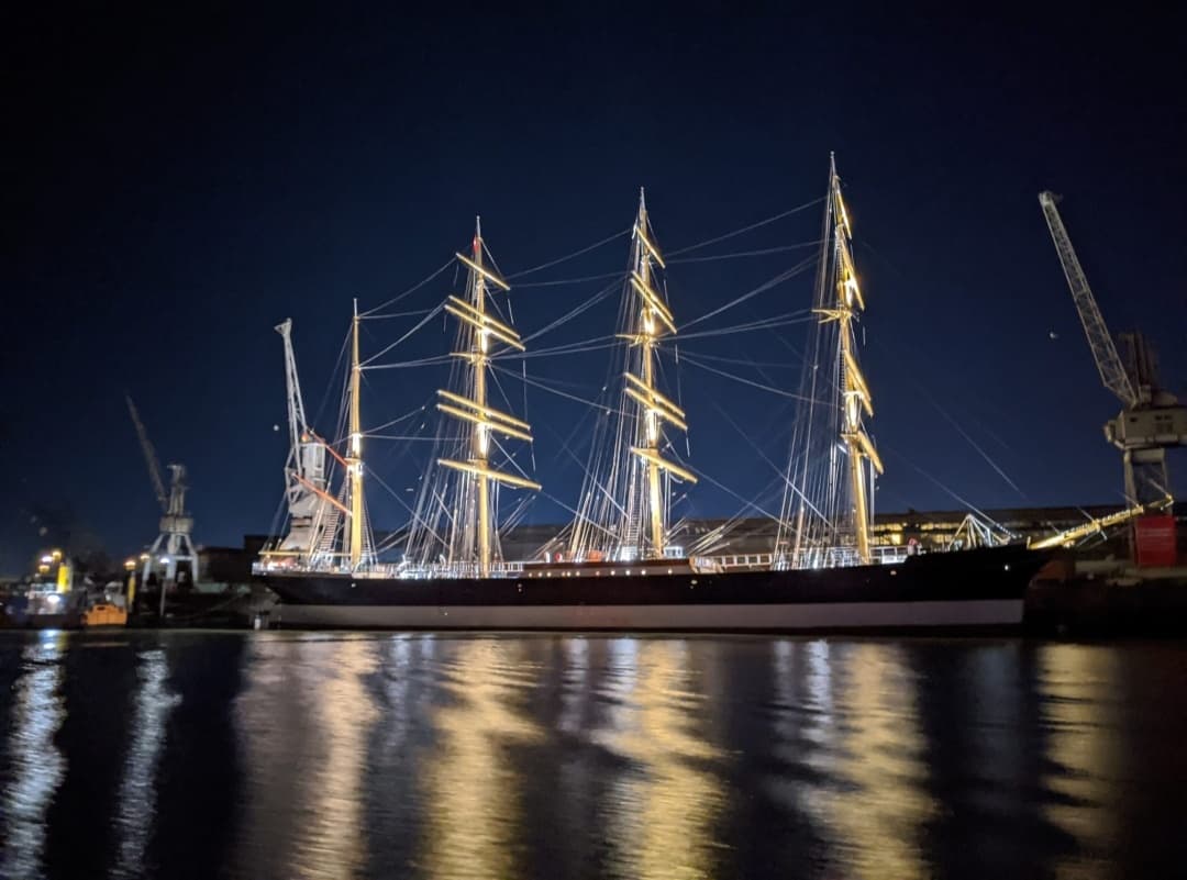 Water Activities & Maritime Circle Line: New Year's Eve Cruise in Hamburg