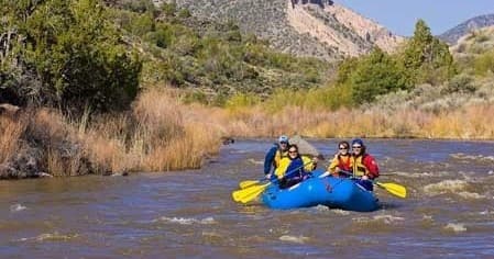 Scenic Rio Grande Float Through Basalt Canyons: Half-Day Family Trip in Orilla Verde photo 1
