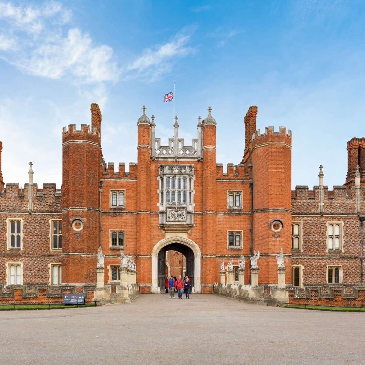 Two-Hour Royal London Walk: Buckingham Palace, Horse Guards & Thames Views photo 3