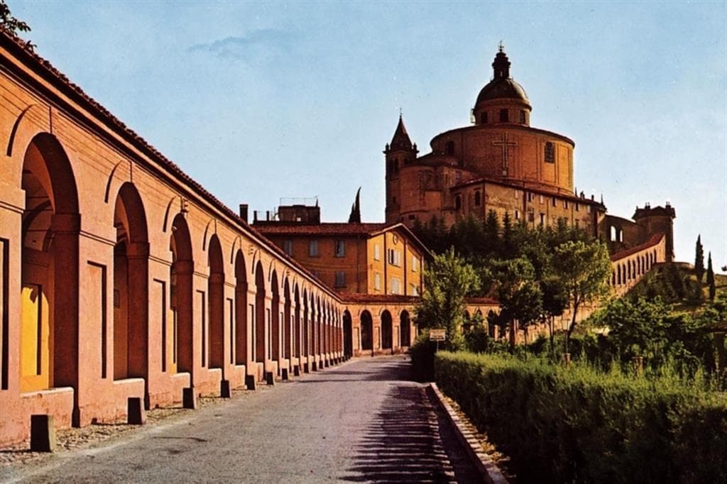 Bologna Porticoes Walk & San Luca Express | Bologna Tour