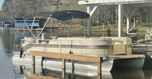 Cruise Lake Gaston: 25' Premier Pontoon Day Rentals from Henrico, NC