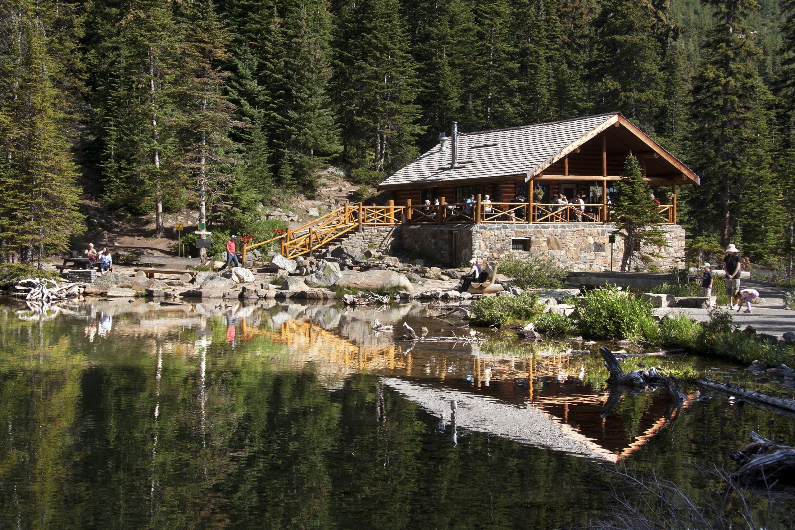 Lake Louise & Moraine Lake Shuttle from Johnston Canyon: Bow Valley Day Trip photo 1