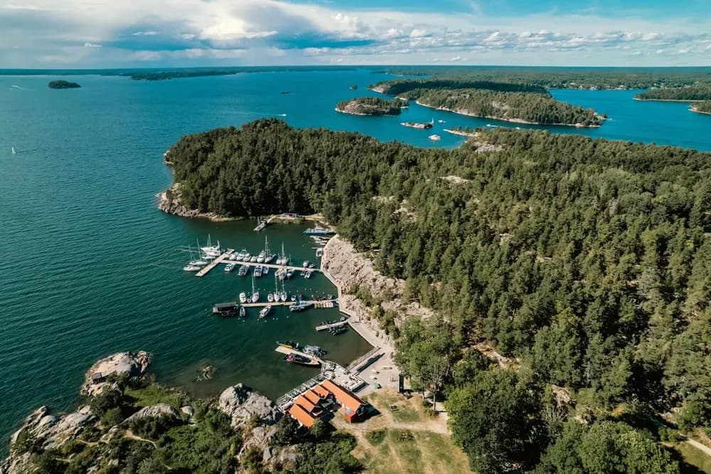 RIB Adventure to Grinda: High-Speed Stockholm Archipelago Island Visit