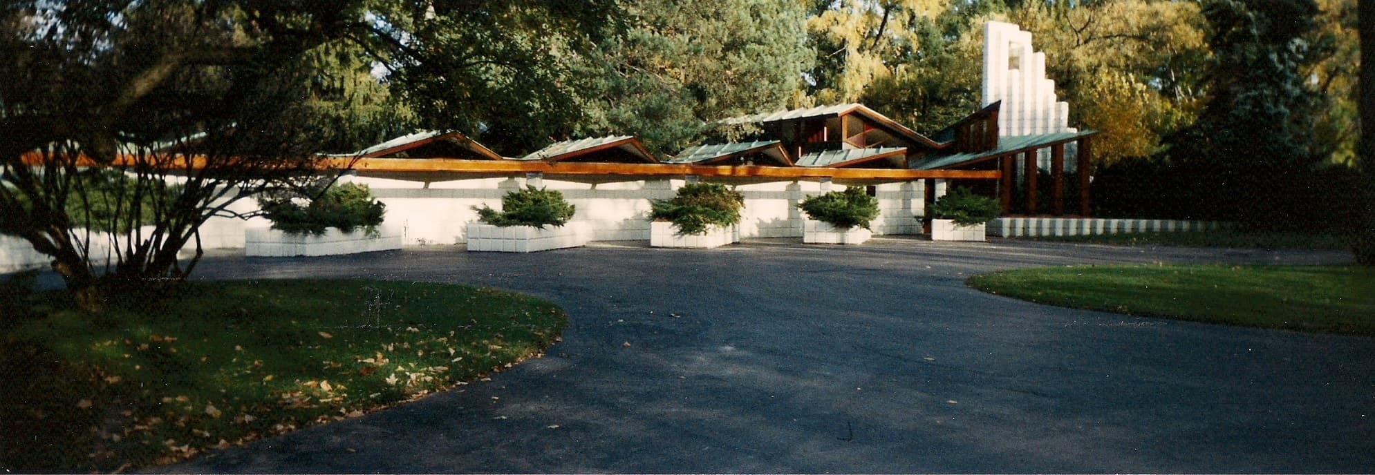Group Tour at Alden Dow Home in Midland, Michigan