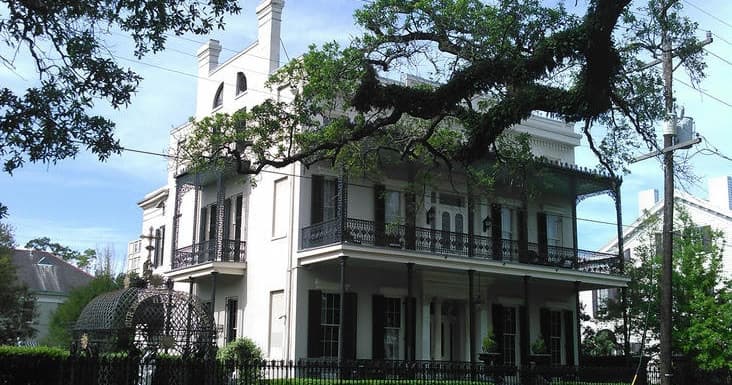 Historic Garden District Walking Tour in New Orleans
