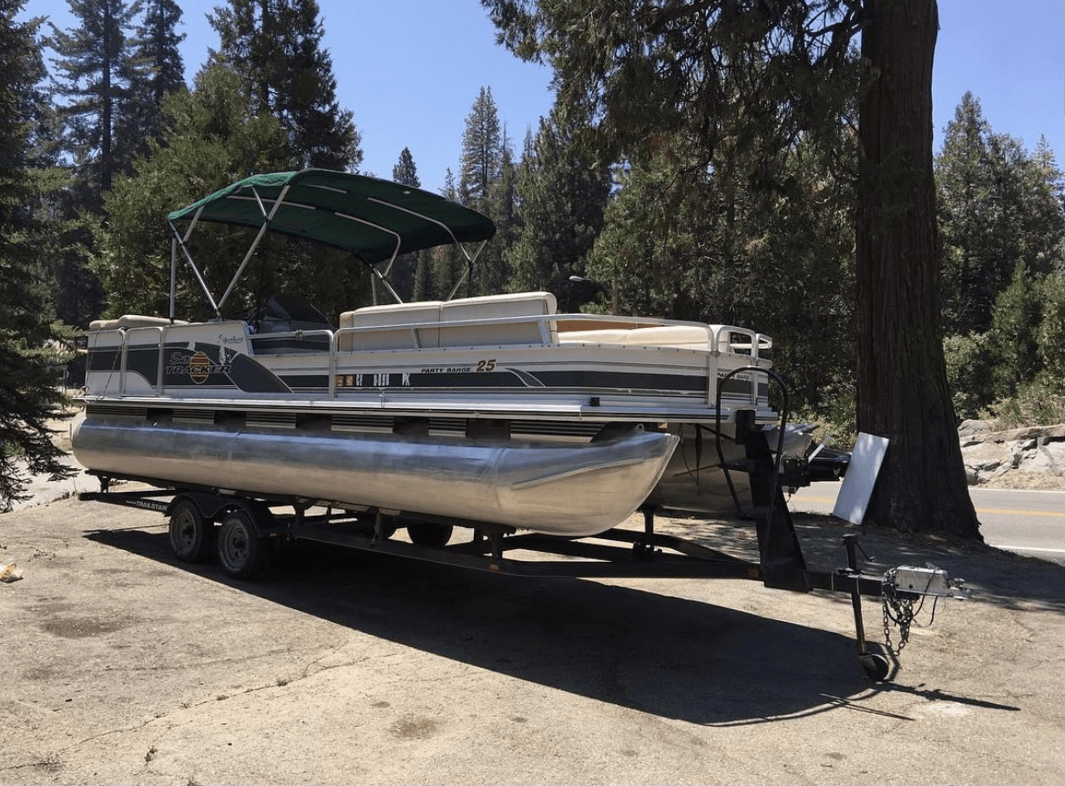 Pontoon Boat Rentals at Shaver Lake Power Center