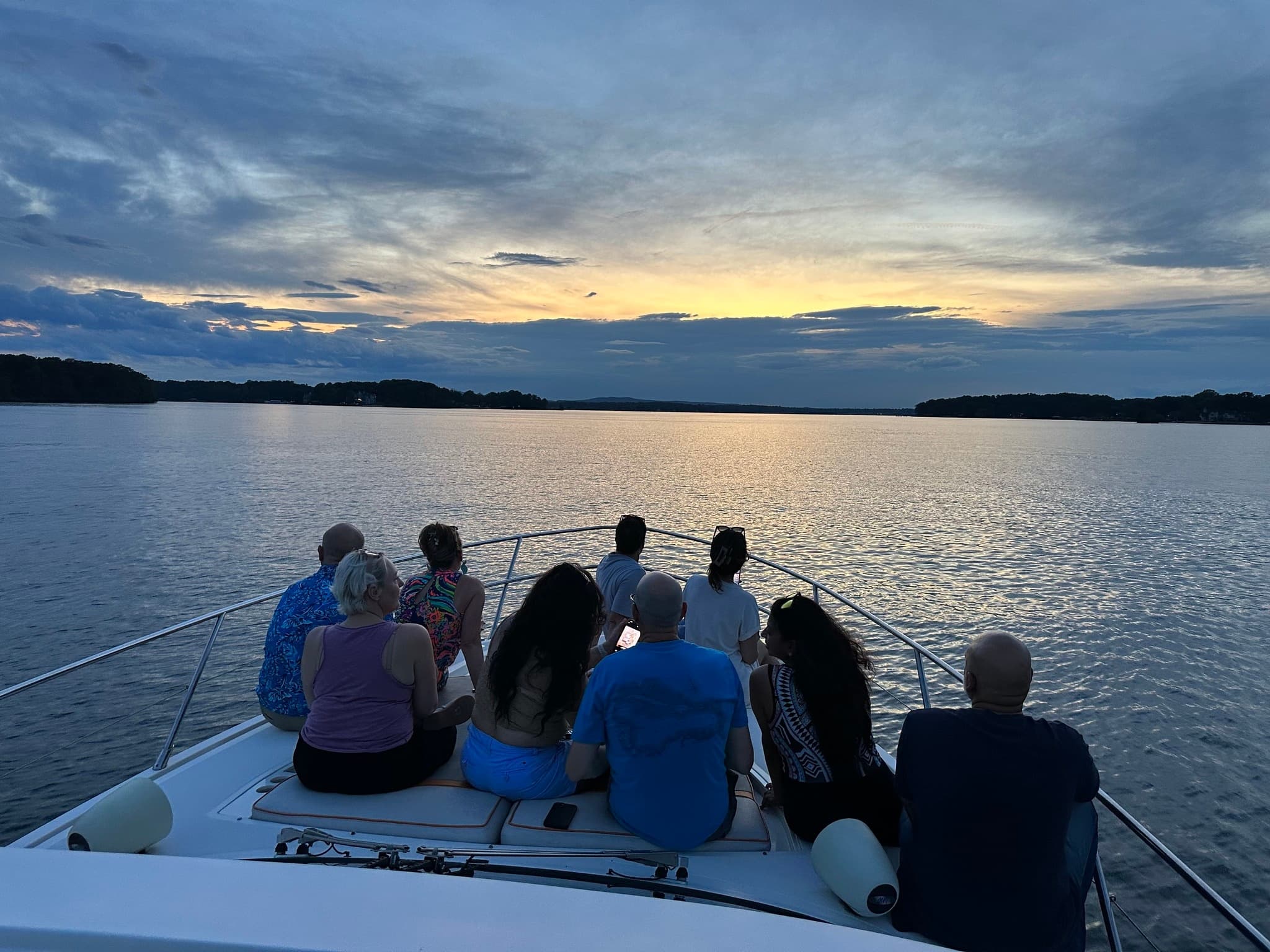 Water Activities: Le Bon Vie Sunset Cruise on Lake Norman