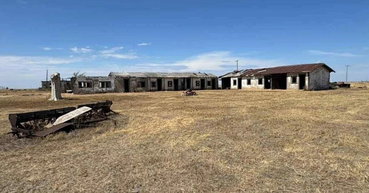Walking Ghost Town Tour at Jericho Gap — Old Route 66 History & Starry Dry Camping