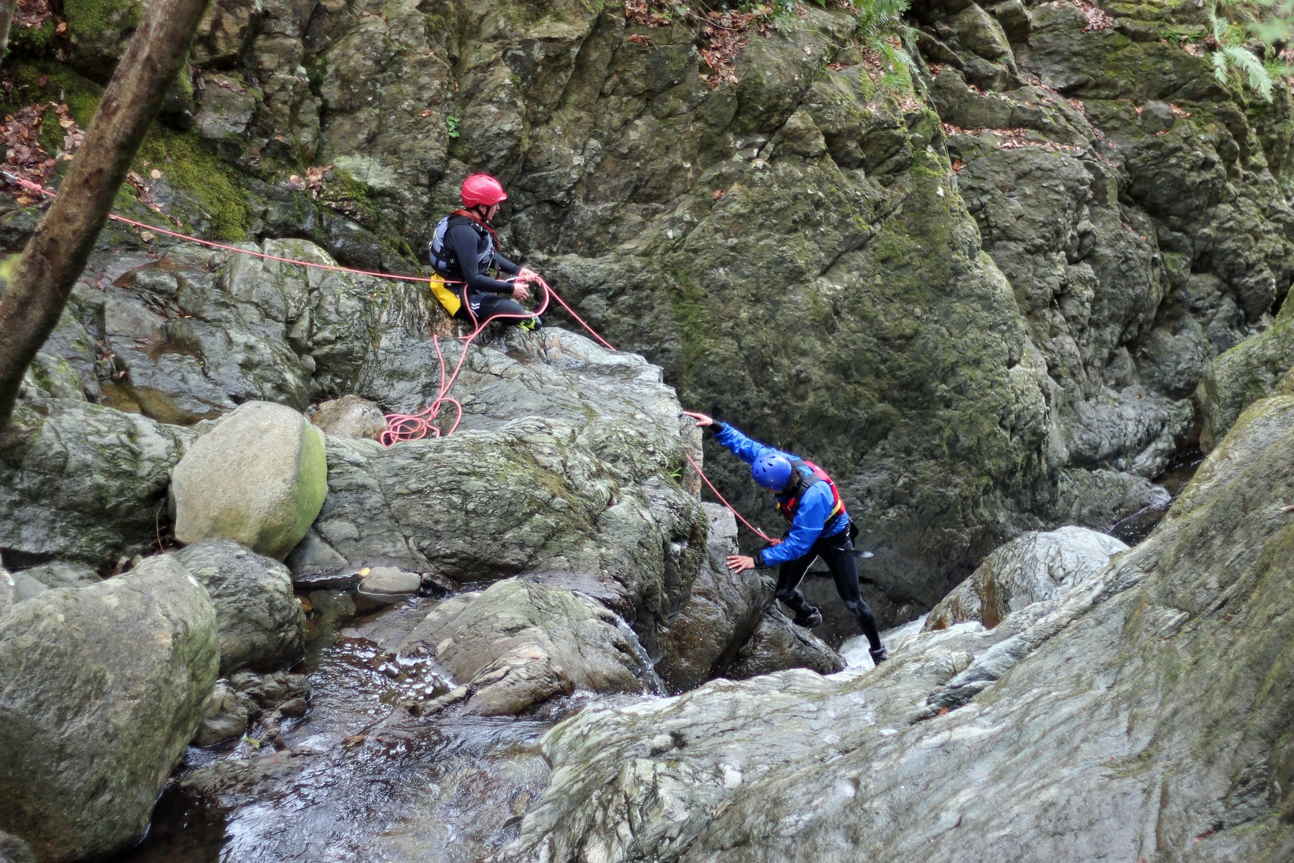 Afon Ddu Gorge Scrambling: Private-Group Adventure in Dolgarrog, Wales photo 4