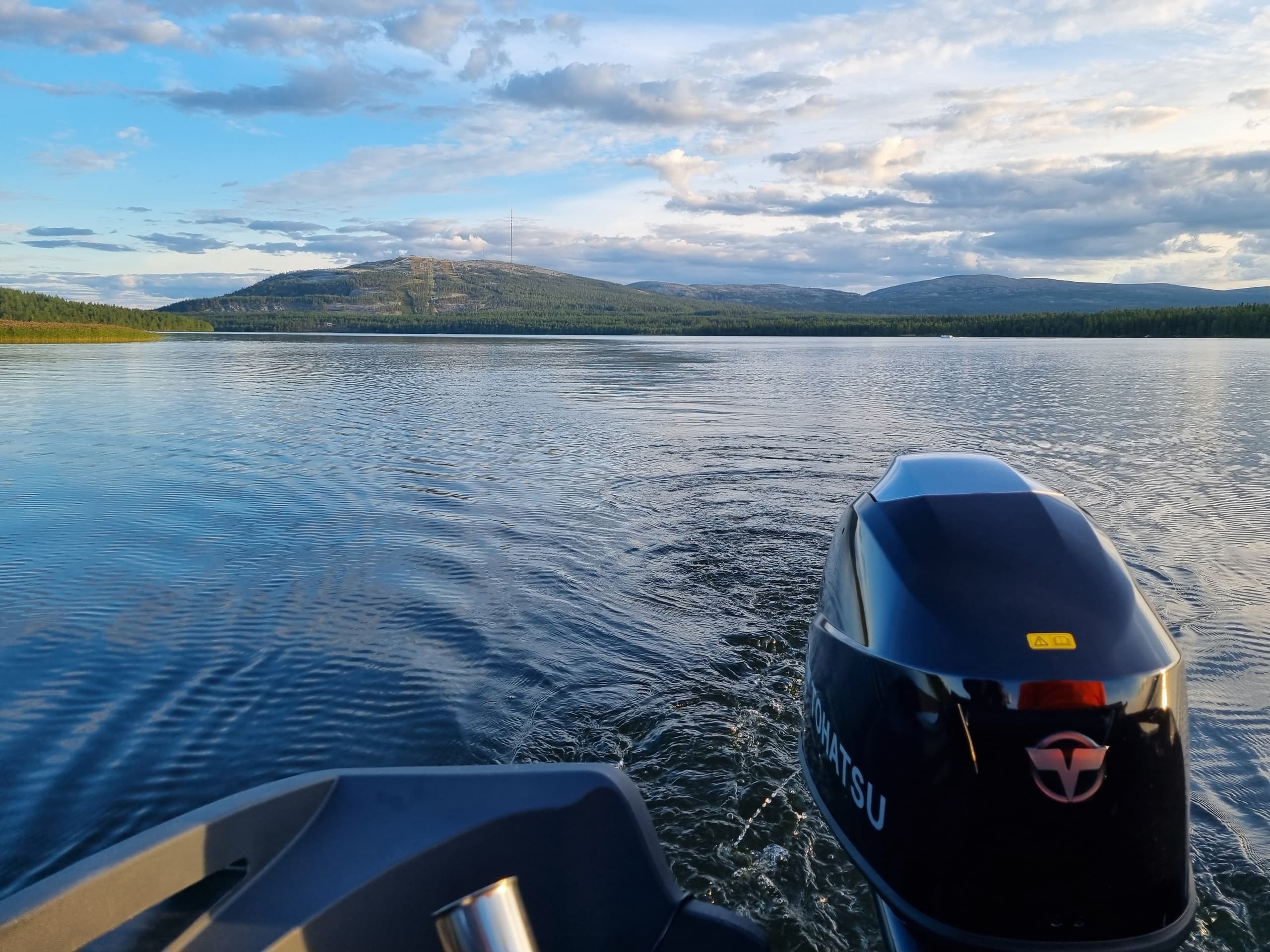 Midnight Sun Boat Fishing on Lake Pyhäjärvi: Private 3-Hour Lapland Trip photo 1