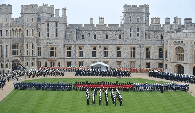 Private Windsor Castle Day Trip from London: Chauffeur, Thames Cruise & Eton photo 2