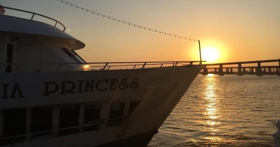 Hoboken Dinner Cruise Friday: Relax & Dine by NYC Skyline