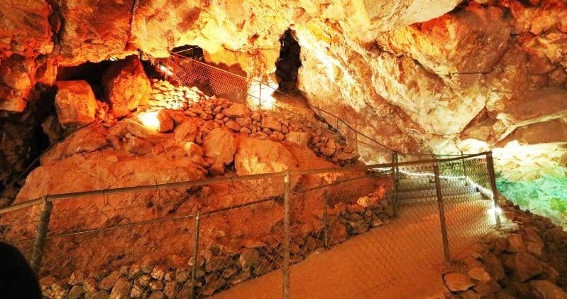 SHORT Tour: 25-Minute Paved Cave Experience in Seligman, AZ