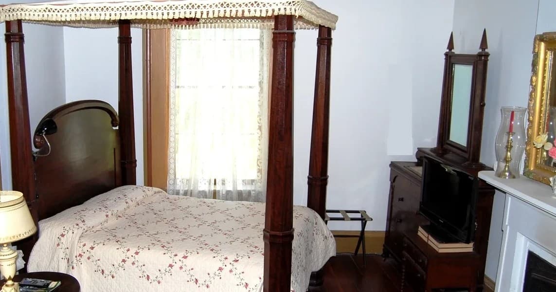 Historic Stay at Cannon Room - Glenfield Plantation