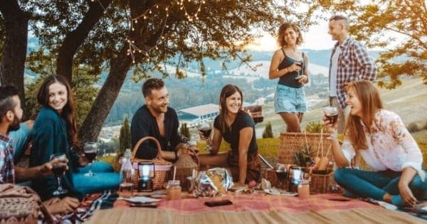 Outdoor Adventure: Vespa Picnic in Tuscany with E-Dway