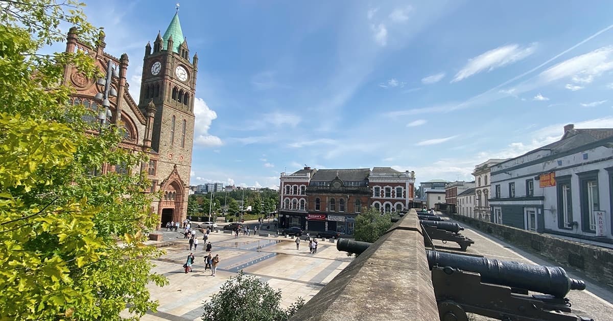 Northern Ireland Private Derry/Londonderry Tour by Giants Causeway Tours