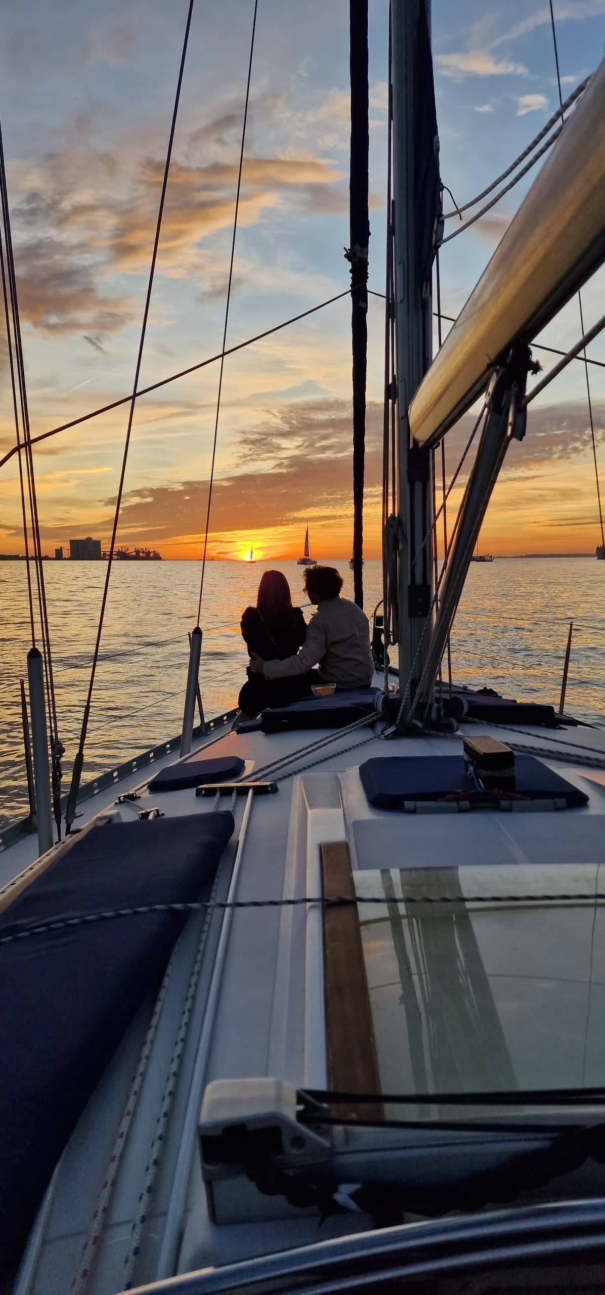 Romantic Private Boat Dinner with Breeze Passion in Lisboa
