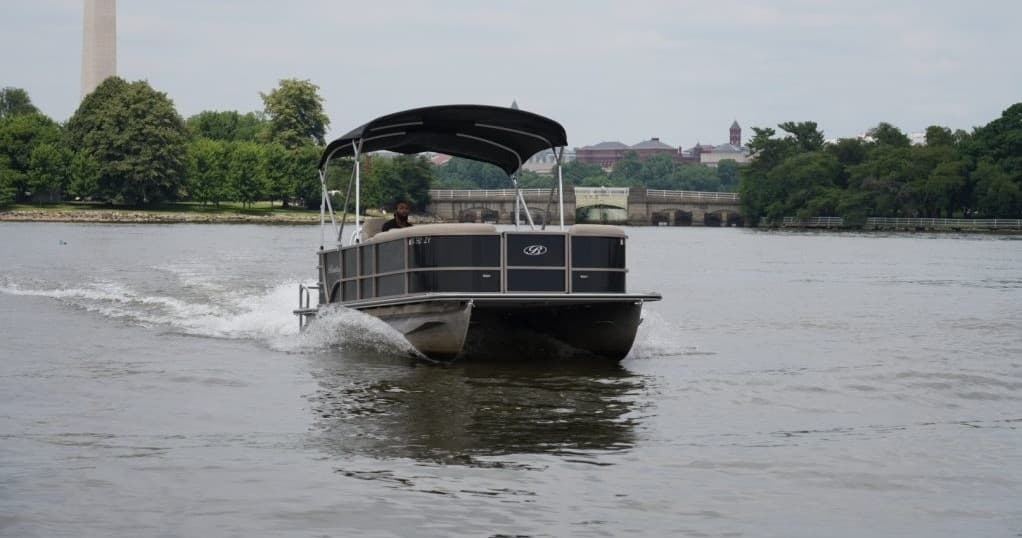 3-Hour Potomac Boat Rental on a 2021 Stingray 172S from 200 V St SW
