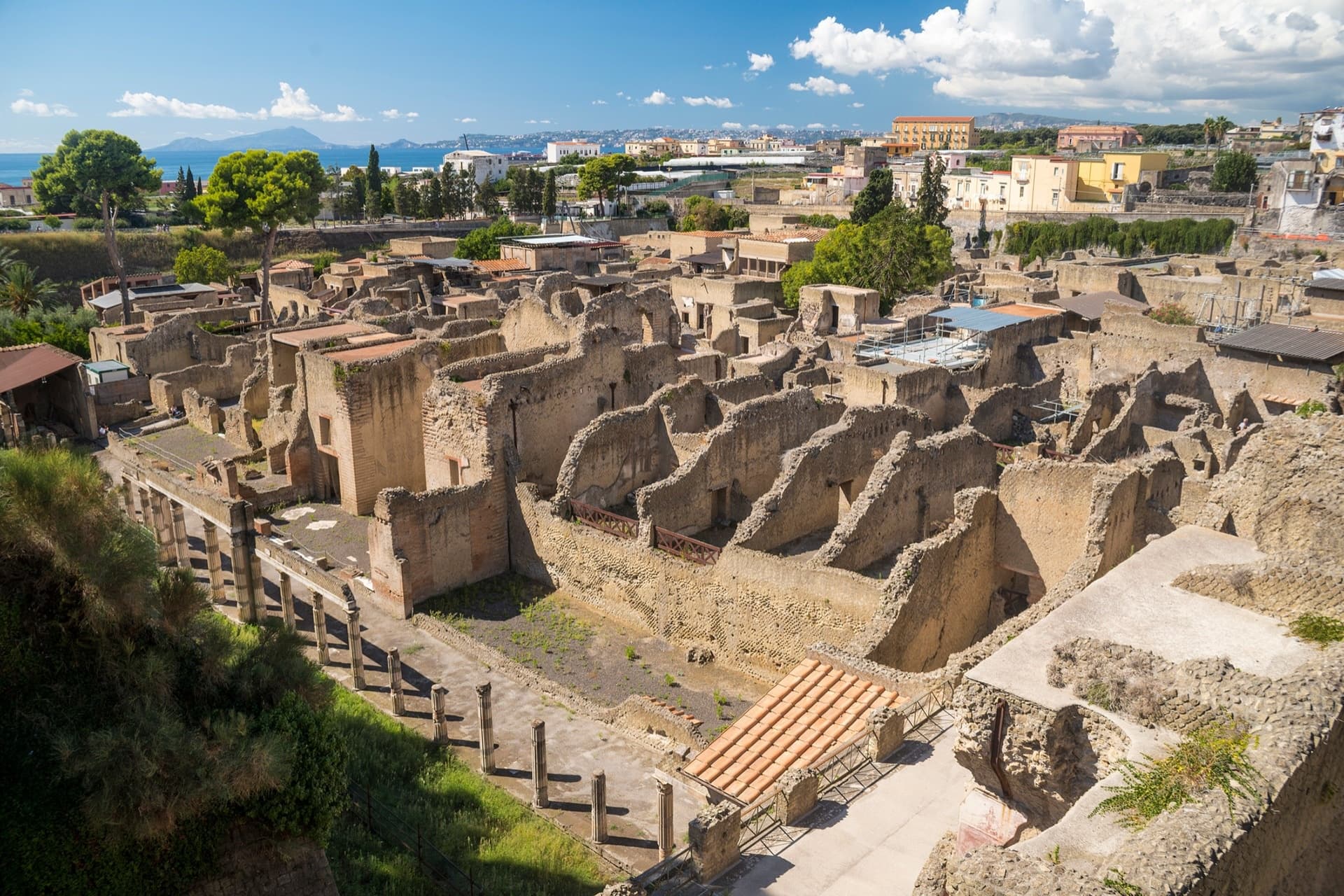 Herculaneum audioguide + entry pass: walk Roman streets preserved by Vesuvius