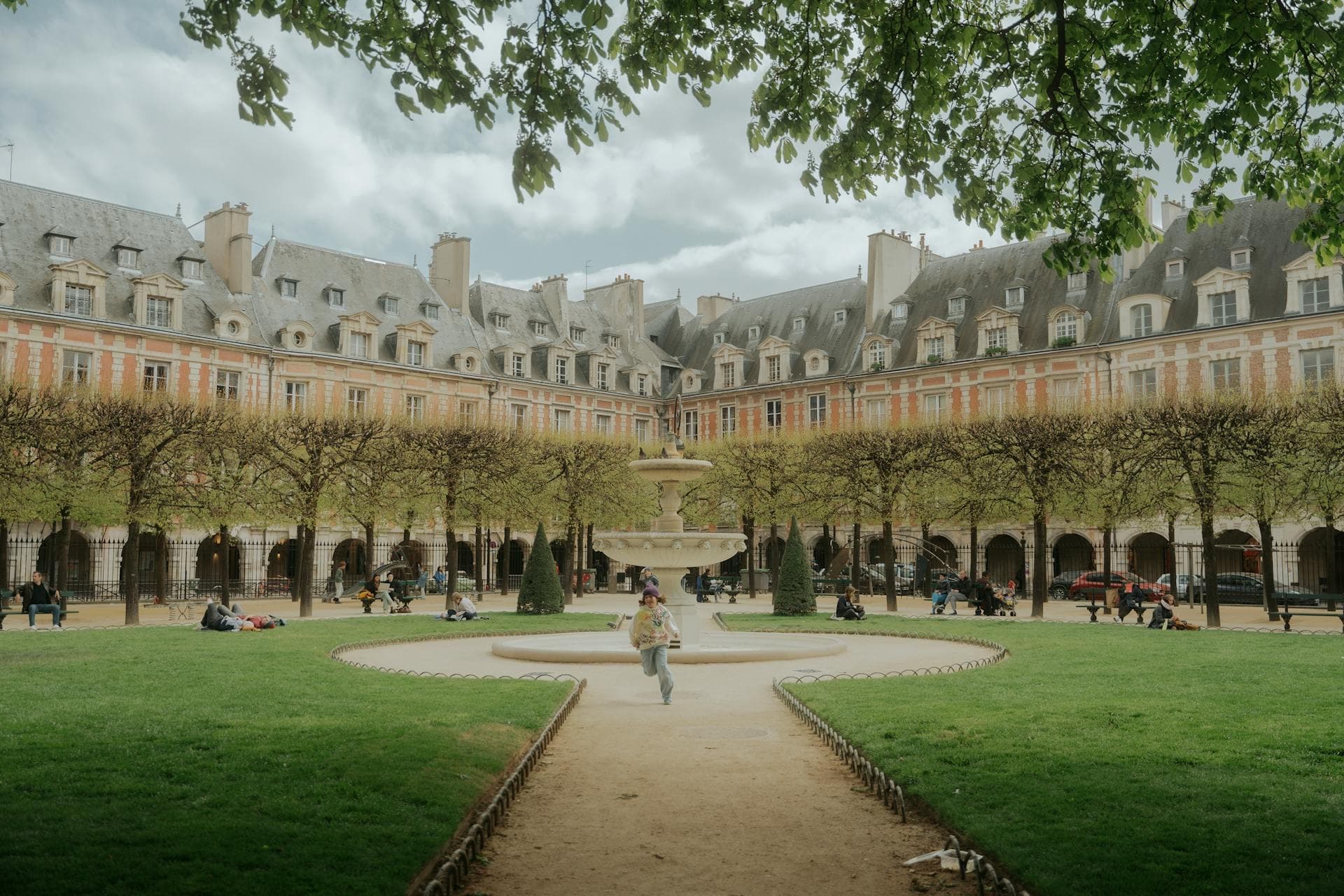 Le Marais LGBT+ & Jewish Tour with Bonbon Tours