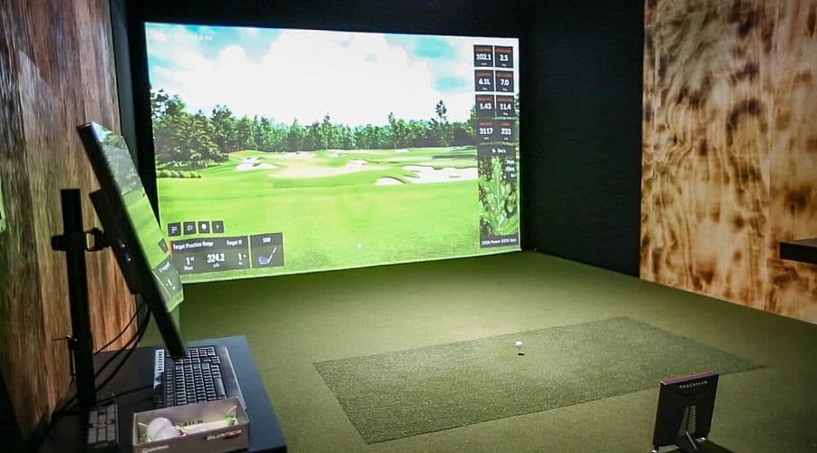 Golf Simulation Experience at Simplex Sportszone