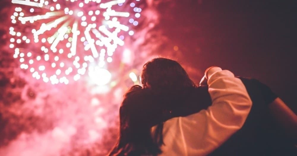 Waikiki Fireworks Cruise on E Sea Diver — Sunset, Live Music & Diamond Head Views photo 4