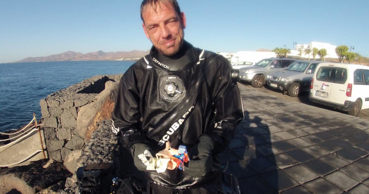 PADI Specialty Dive Against Debris