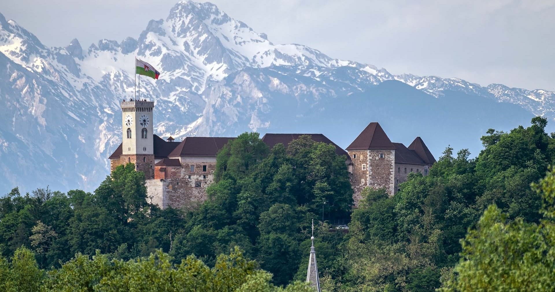 Historic Walking Tour & Castle Visit in Ljubljana City Center