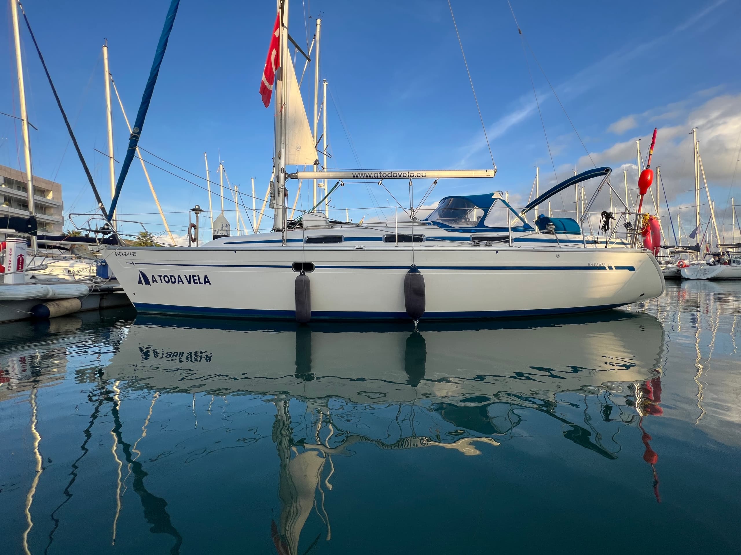 Private Sailing Along the Playas de Cádiz: 4-Hour Coastal Cruise photo 2
