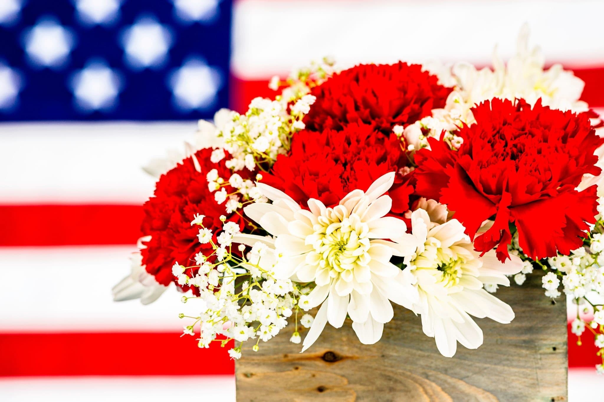 Red, White & Blooms: Lavender Workshop to Create a Patriotic Fourth-of-July Centerpiece photo 2
