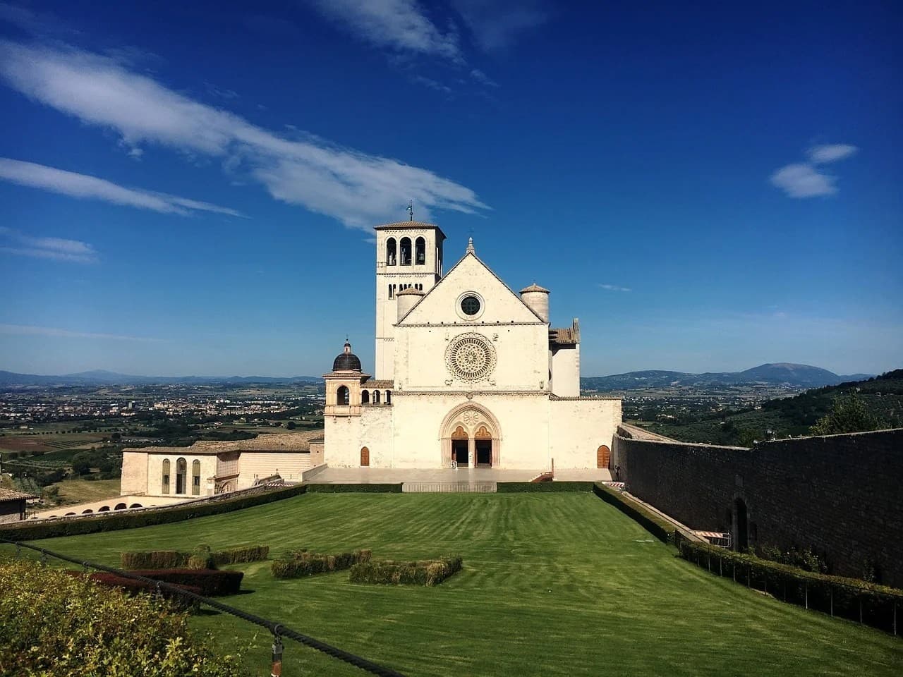 Rome to Assisi Private Transfer — Licensed NCC Mercedes Service