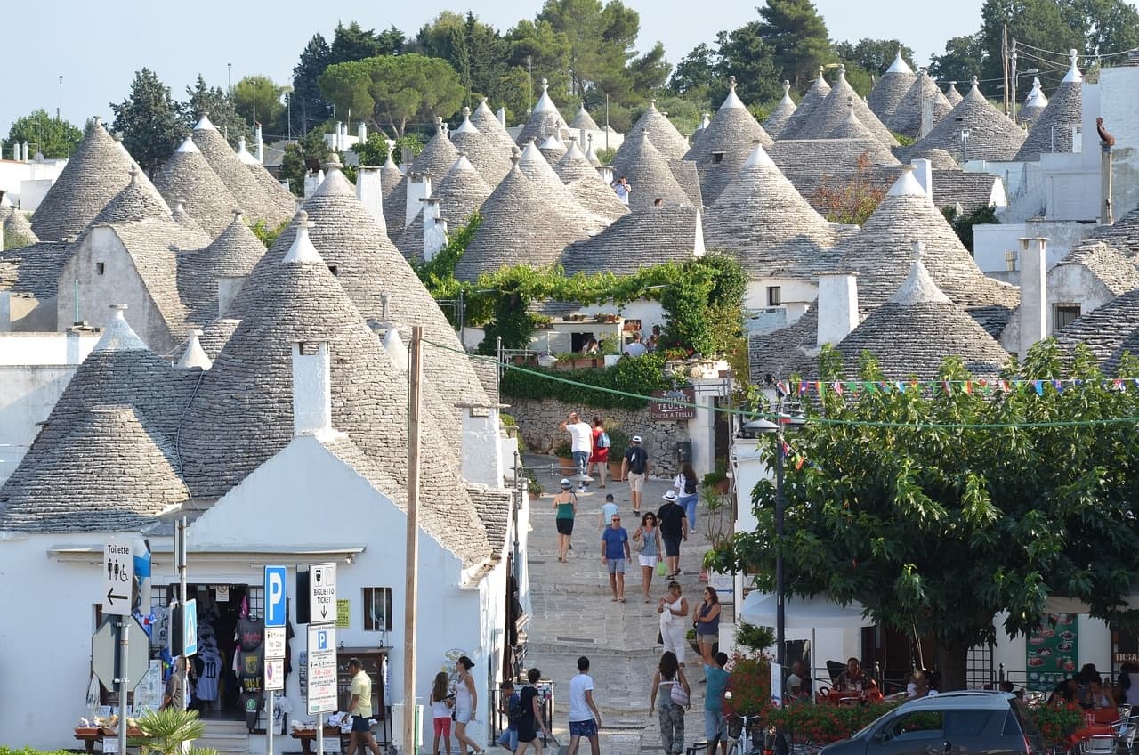 Discover Alberobello’s Trulli: Guided Tour with Transfer from Polignano a Mare