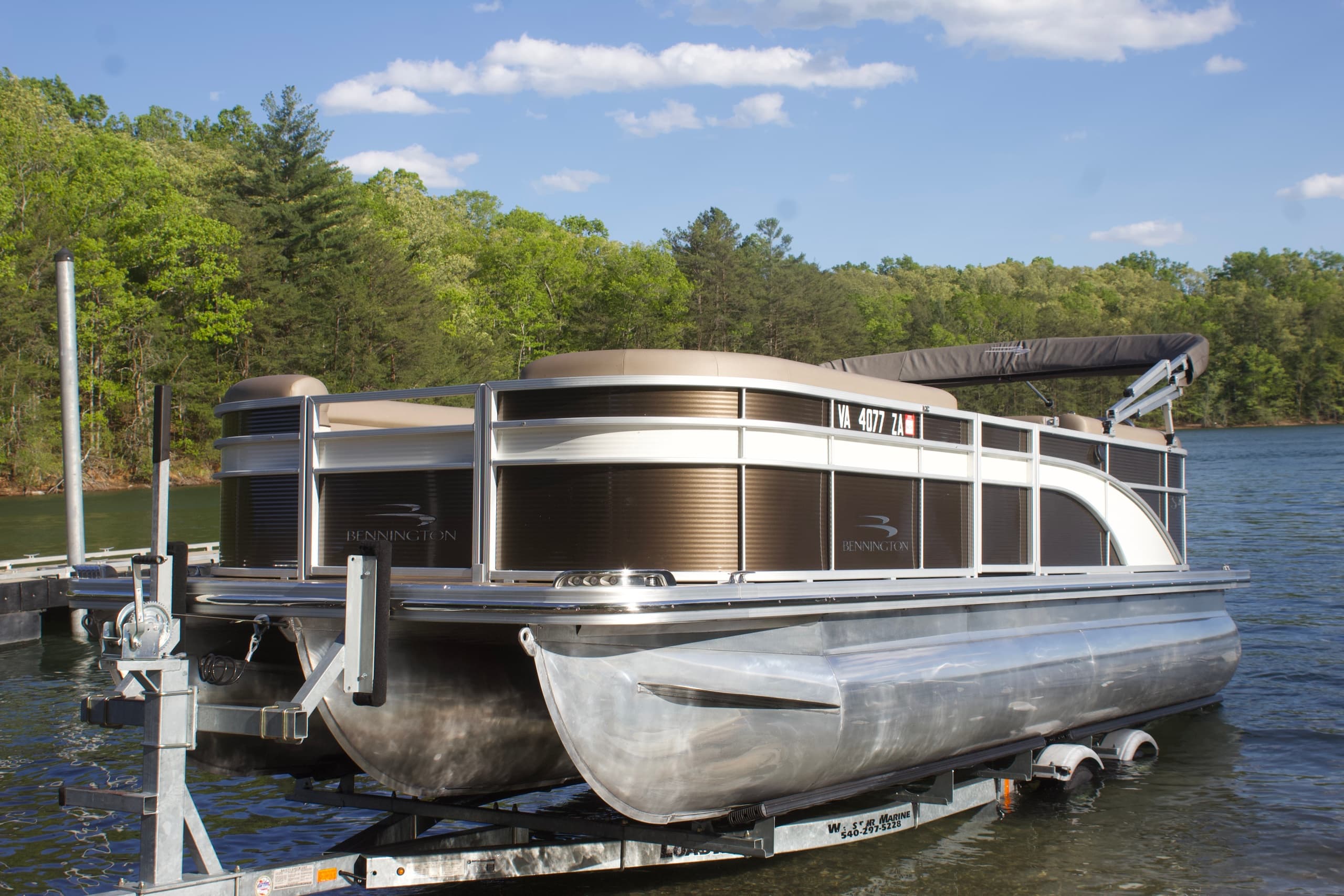 Bennington S21 Tritoon on Blue Ridge Lake with Blue Ridge Boat Rentals