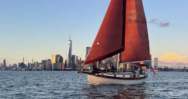 Harbor Horizons: 3-Hour Day Sail to the Statue of Liberty and Under the Brooklyn Bridge