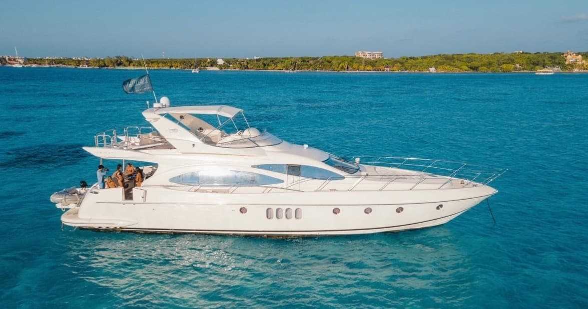 Luxury Yacht Charter: 70ft Azimut "Tisbea" in Cancun