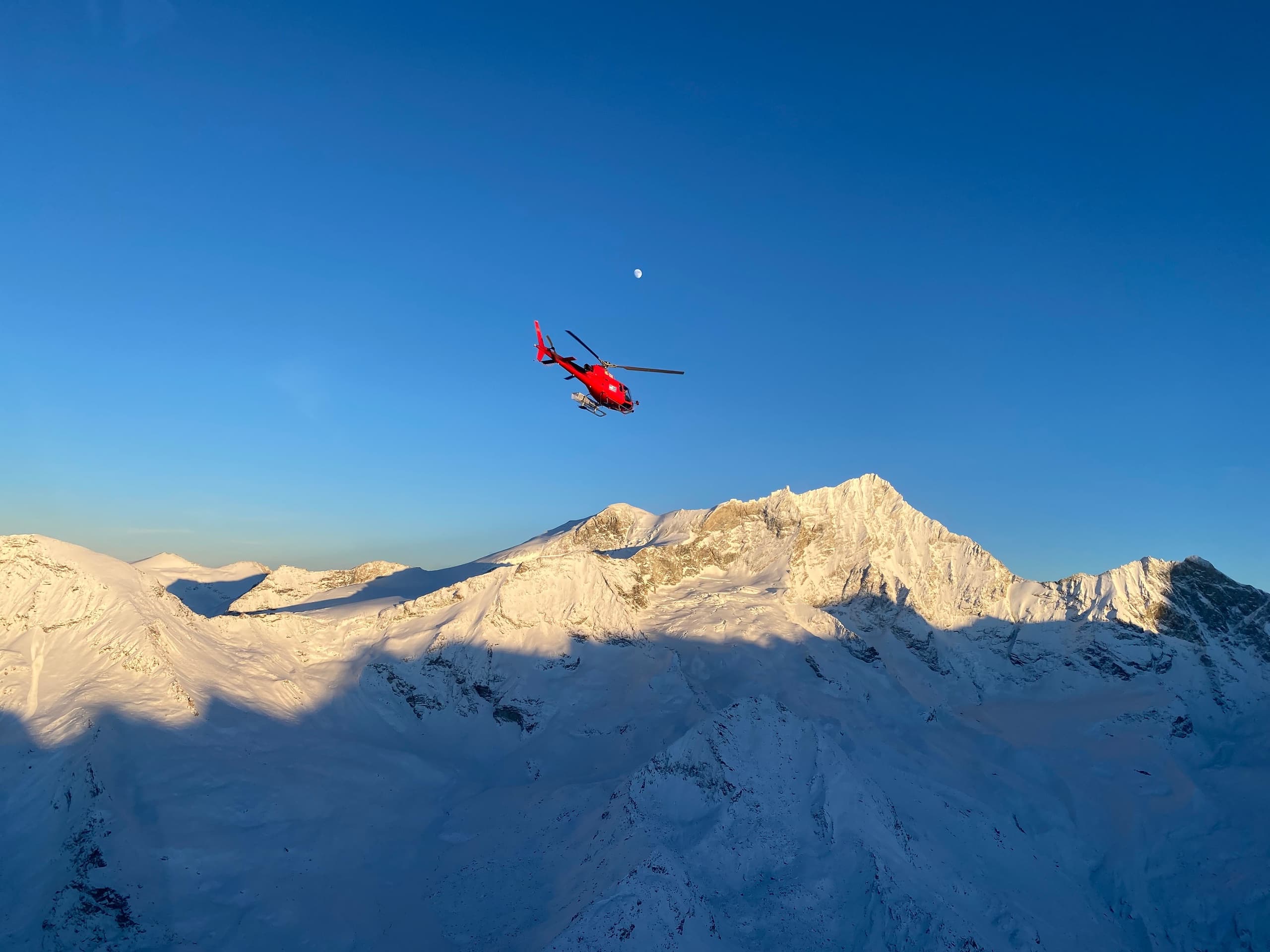 Helicopter Tour of the Matterhorn with Alpine Helicopters CH in Valais photo 1