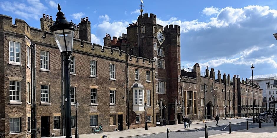 Exploring St James’s: Uncover Royal Scandals and Hidden Stories on a Historic London Walk